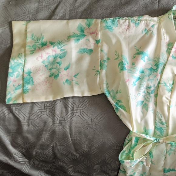 Kimono style Robe - Picture 5 of 5